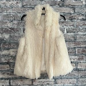 White faux fur vest with pockets and hook & eye closures in front. Smoke/petfree
